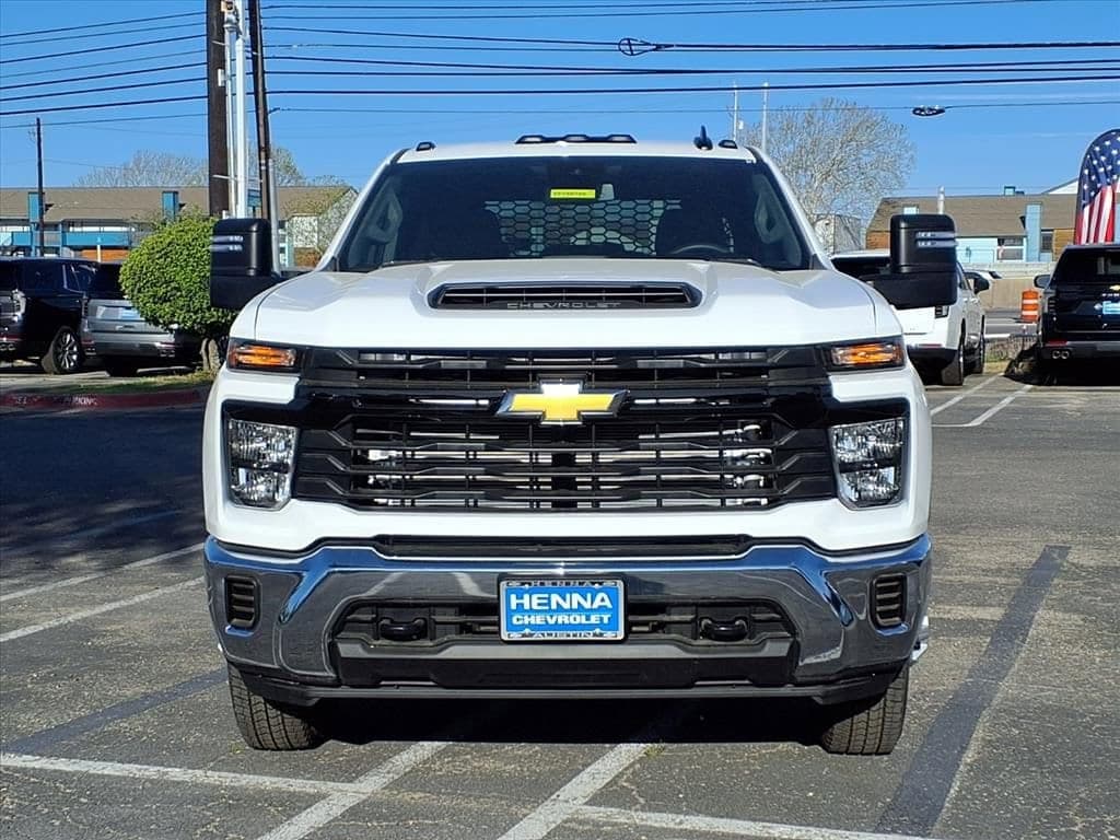 2026 Chevrolet Silverado 3500 HD Chassis Cab - Image 2