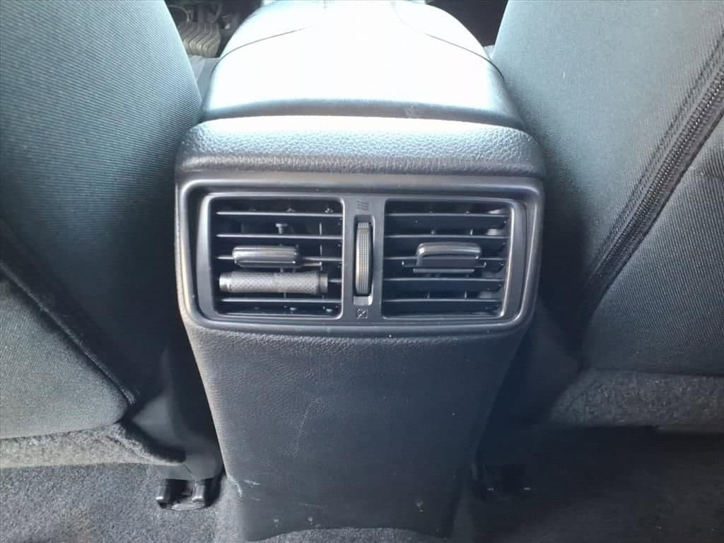 2017 Nissan Rogue - Image 23