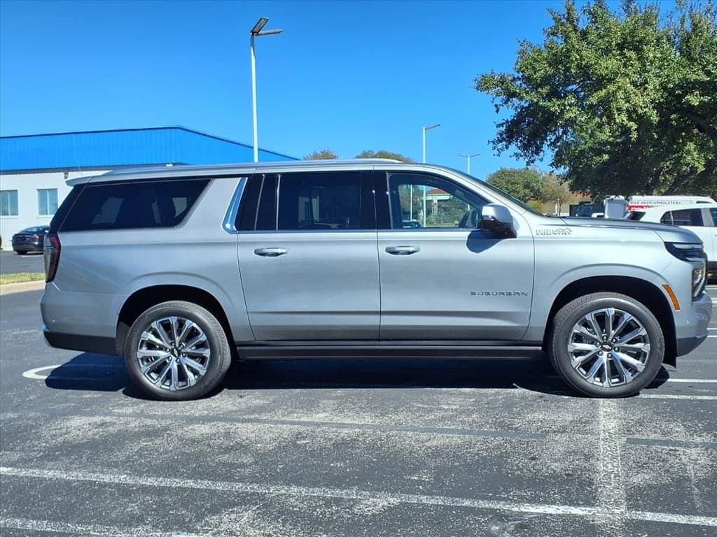 2026 Chevrolet Suburban - Image 3