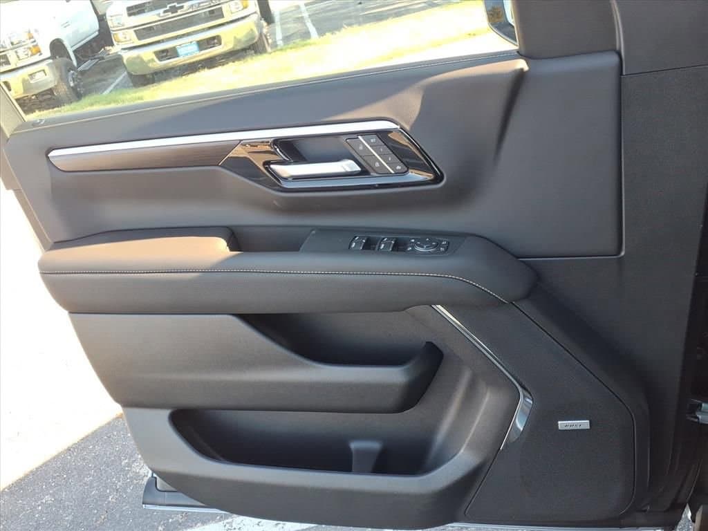 2026 Chevrolet Suburban - Image 8