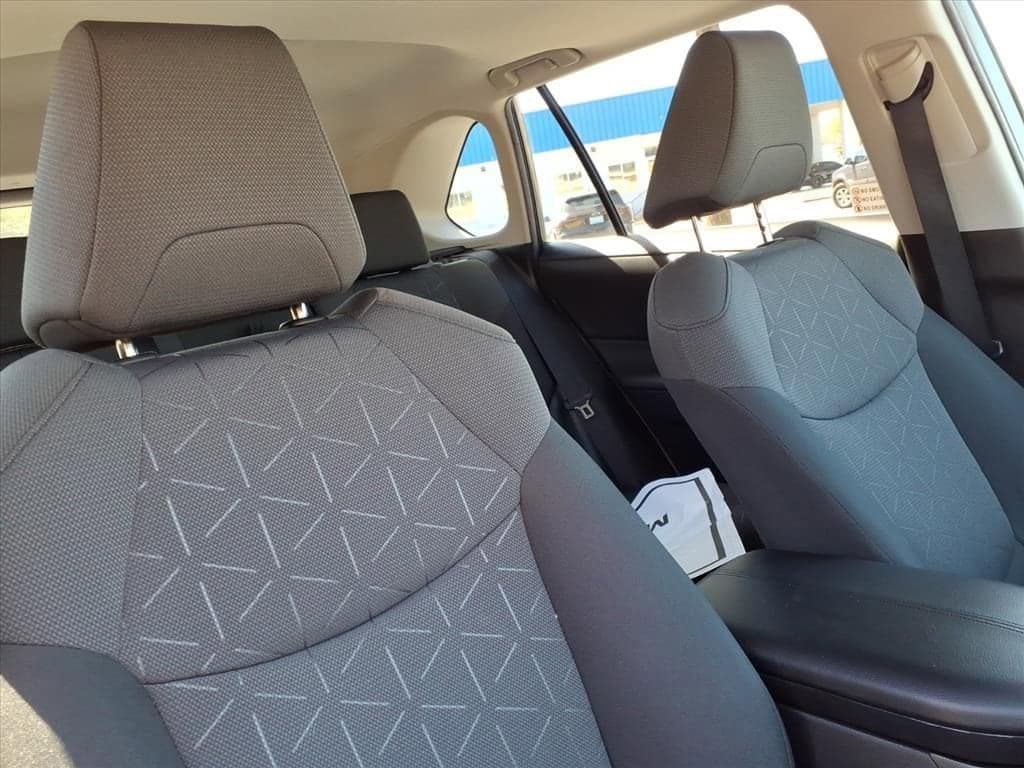 2021 Toyota RAV4 - Image 17