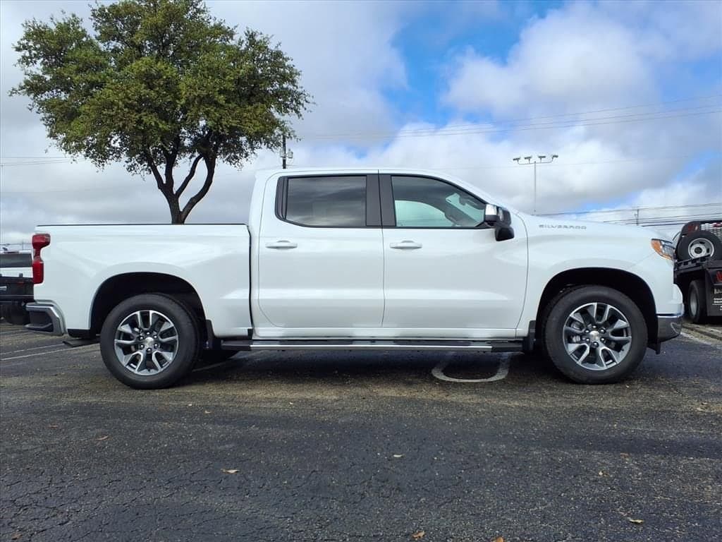 2026 Chevrolet Silverado 1500 - Image 3