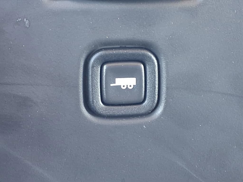 2025 Chevrolet Express Cutaway 3500 - Image 9