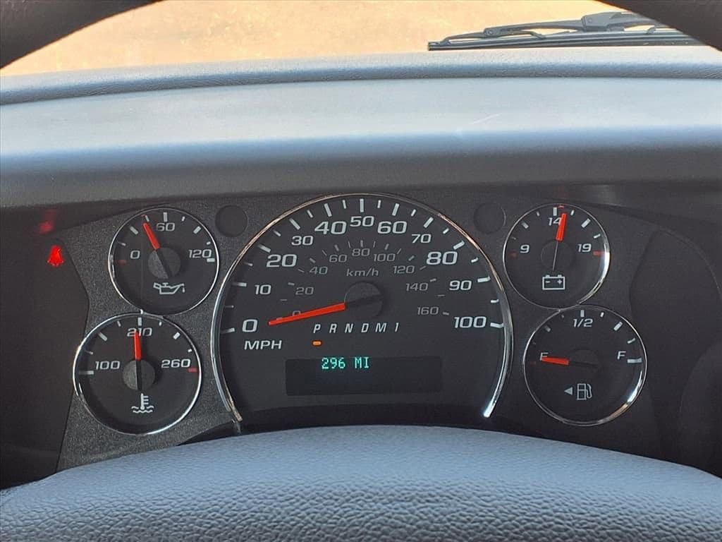 2025 Chevrolet Express Cutaway 3500 - Image 21