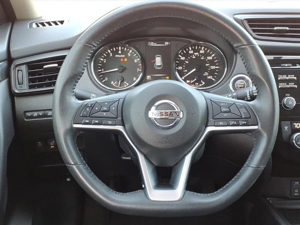 2017 Nissan Rogue - Image 27