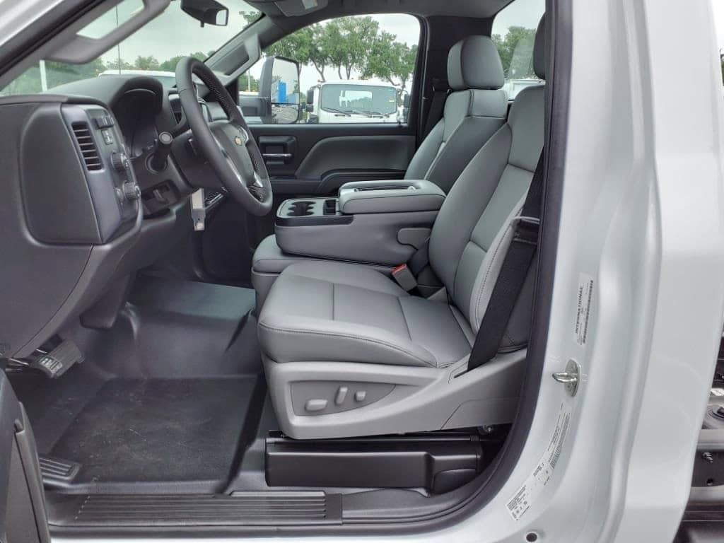 2024 Chevrolet Silverado 5500 HD - Image 6