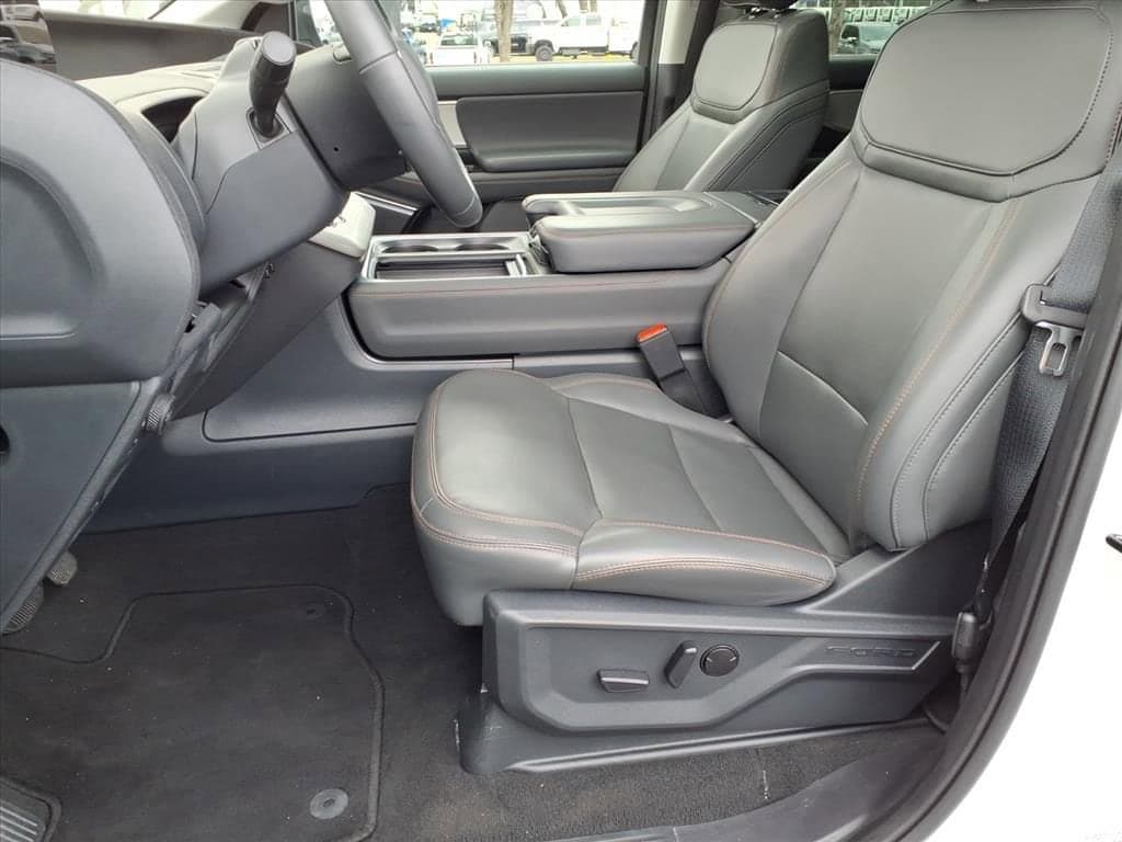 2025 Ford Expedition - Image 19