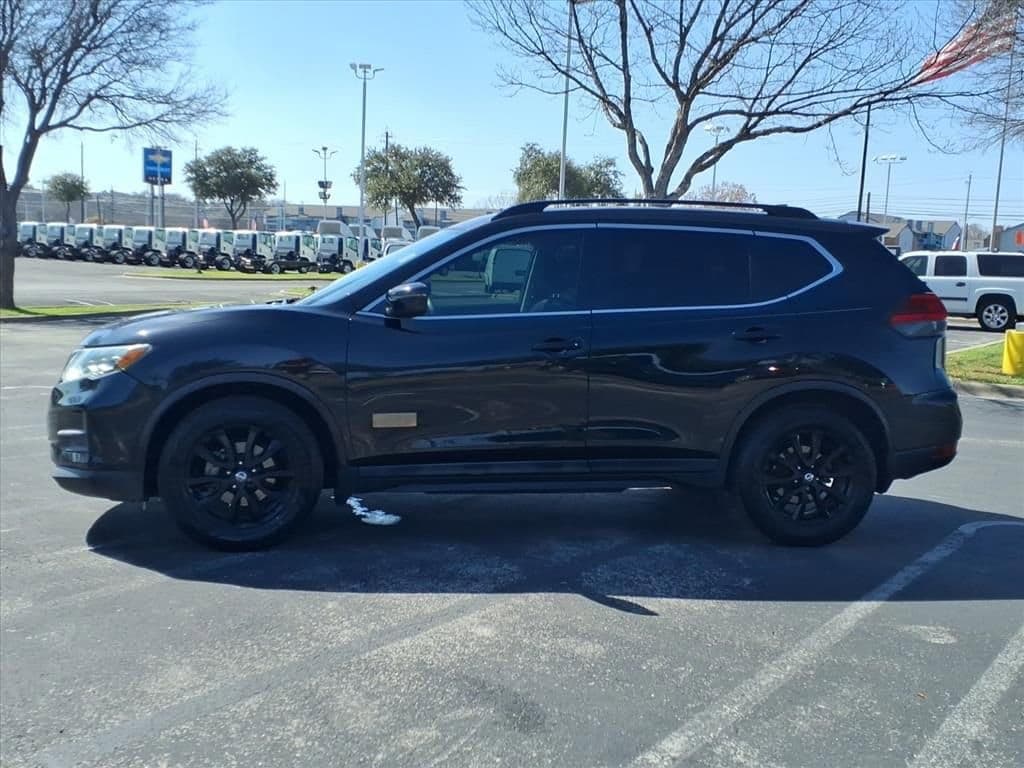 2017 Nissan Rogue - Image 5