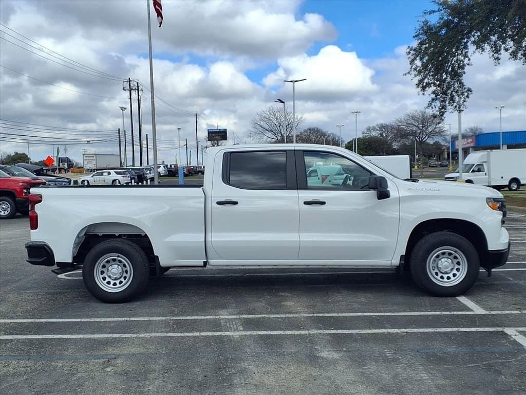 2026 Chevrolet Silverado 1500 - Image 3