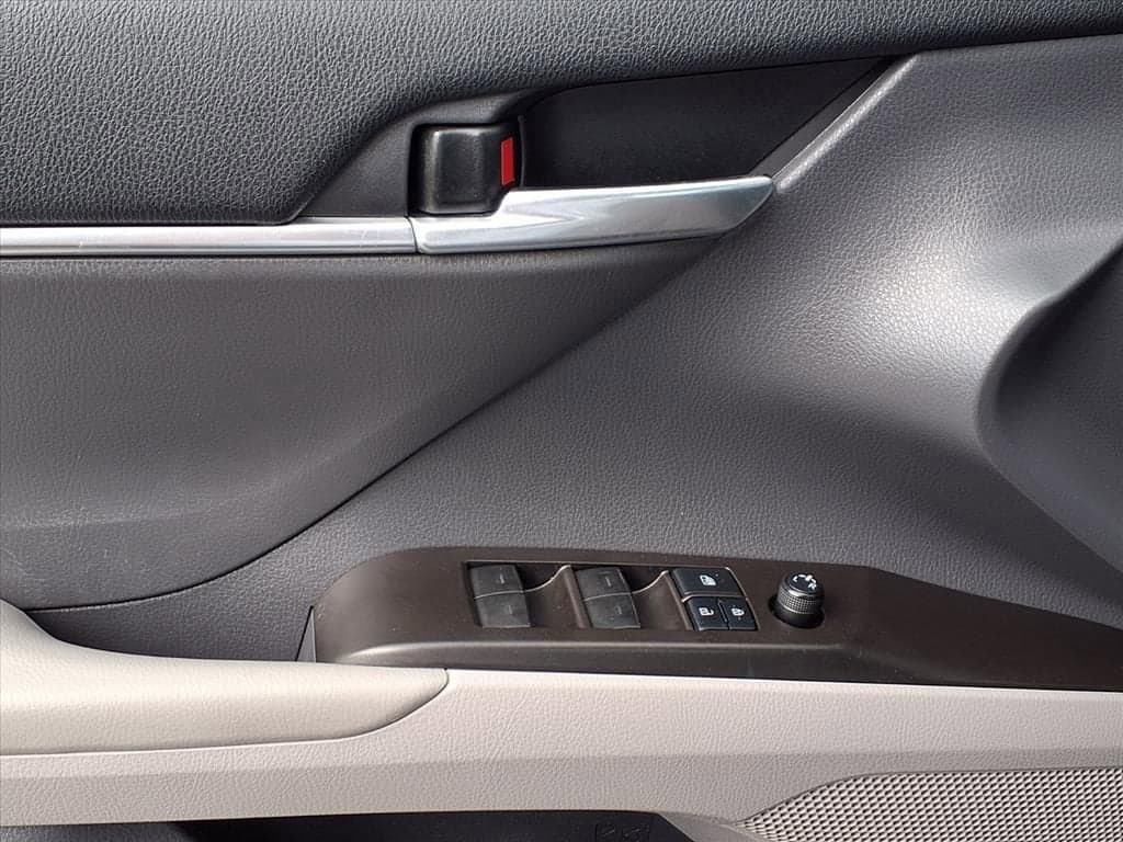 2021 Toyota Camry - Image 17