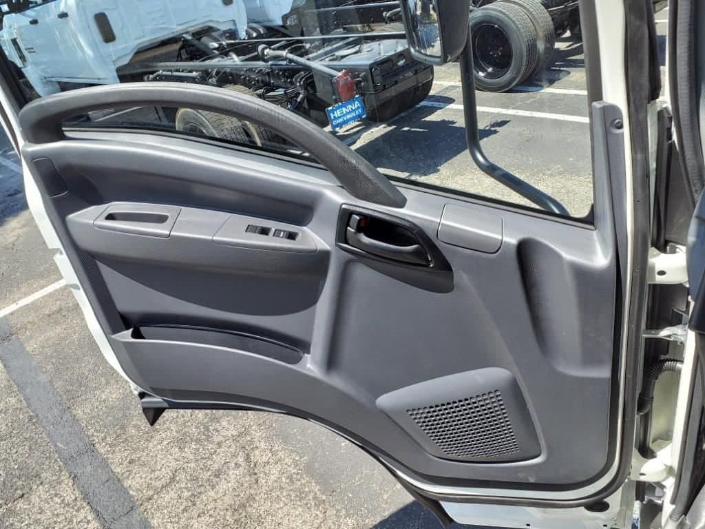 2025 Chevrolet Low Cab Forward 4500 HG - Image 20