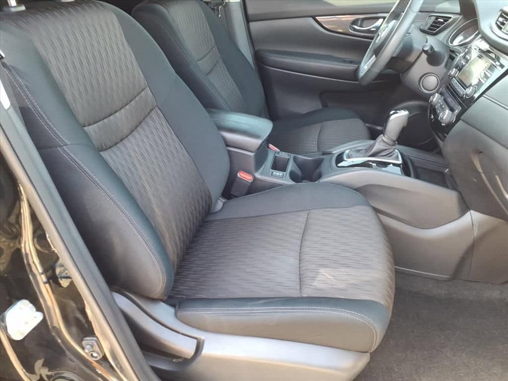 2017 Nissan Rogue - Image 19