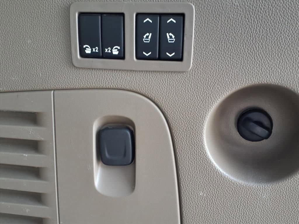 2019 Chevrolet Suburban - Image 13