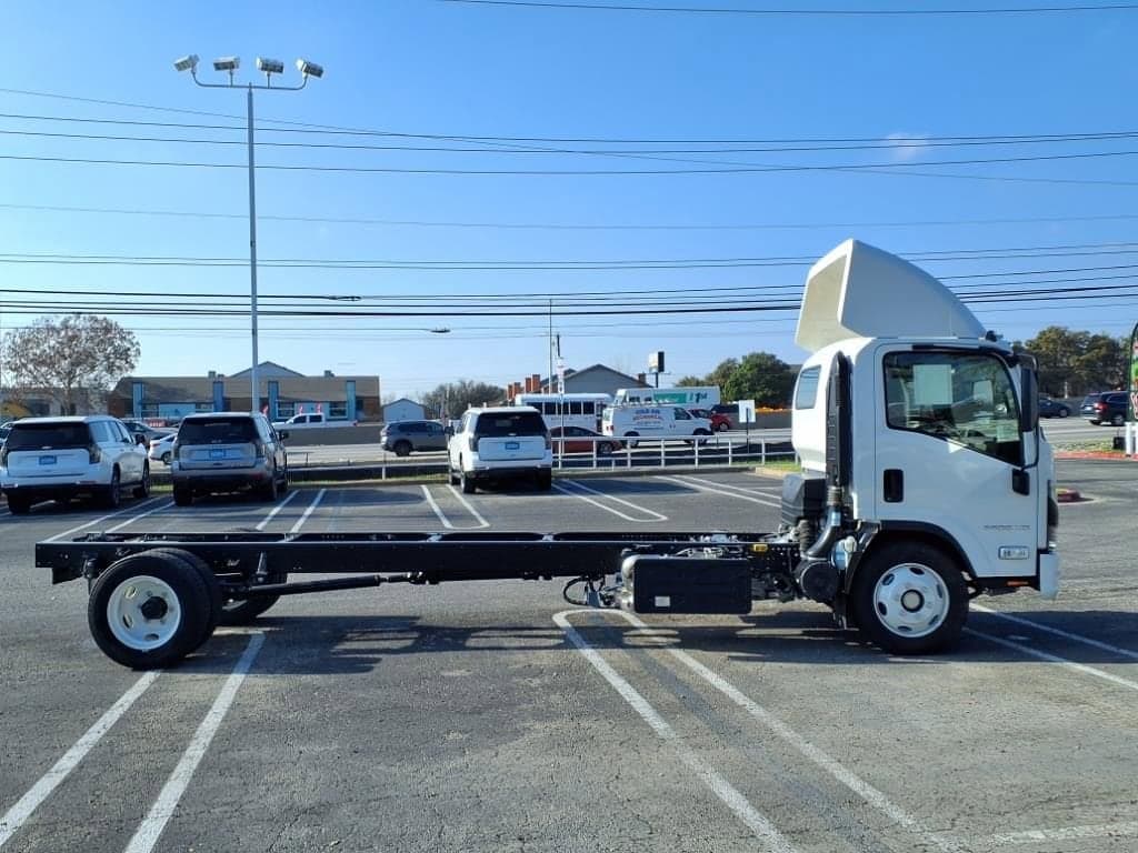 2025 Chevrolet Low Cab Forward 5500 XD - Image 3