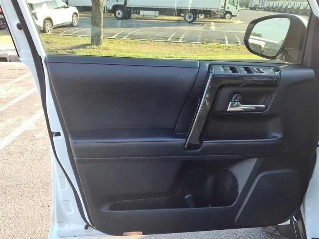 2021 Toyota 4Runner - Image 13