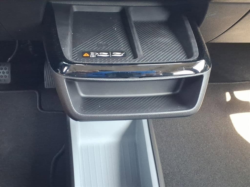 2027 Chevrolet Bolt - Image 21