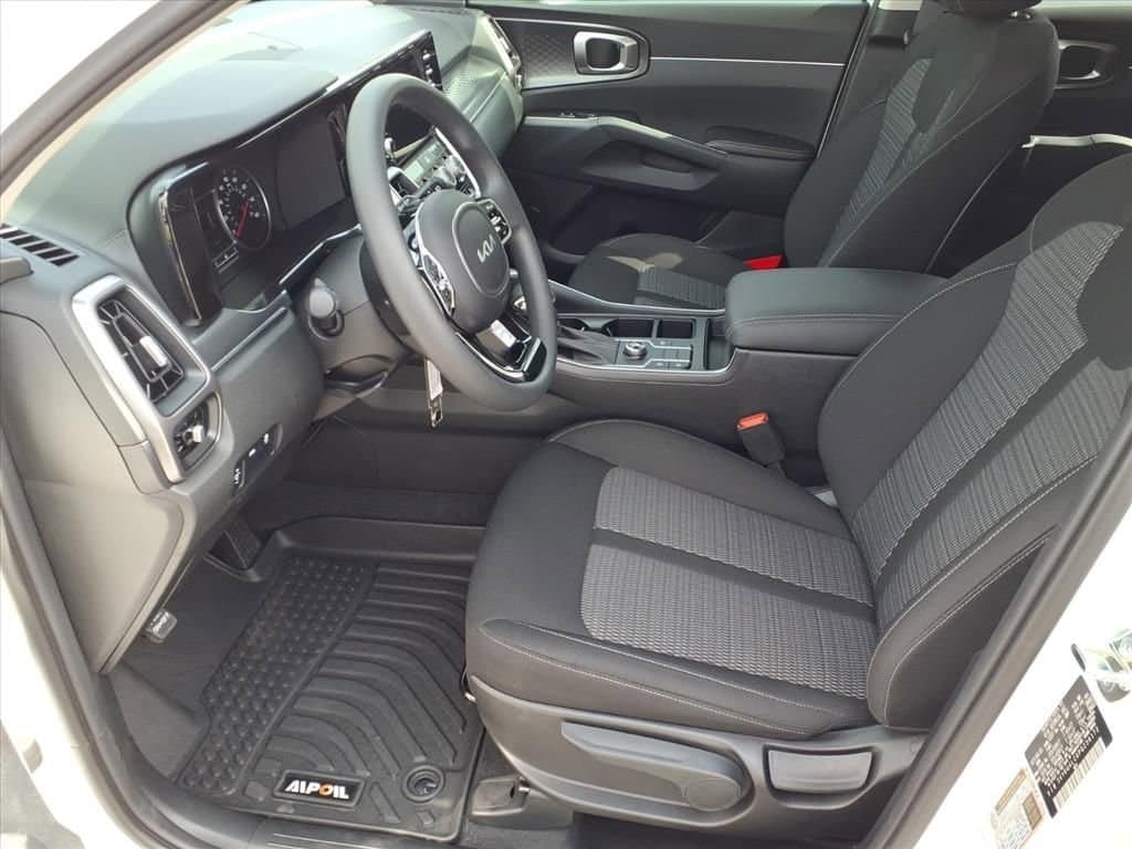 2023 Kia Sorento - Image 17