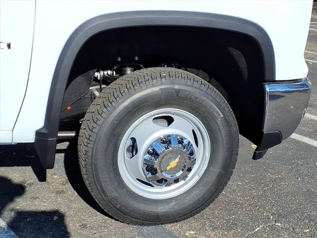 2026 Chevrolet Silverado 3500 HD Chassis Cab - Image 9