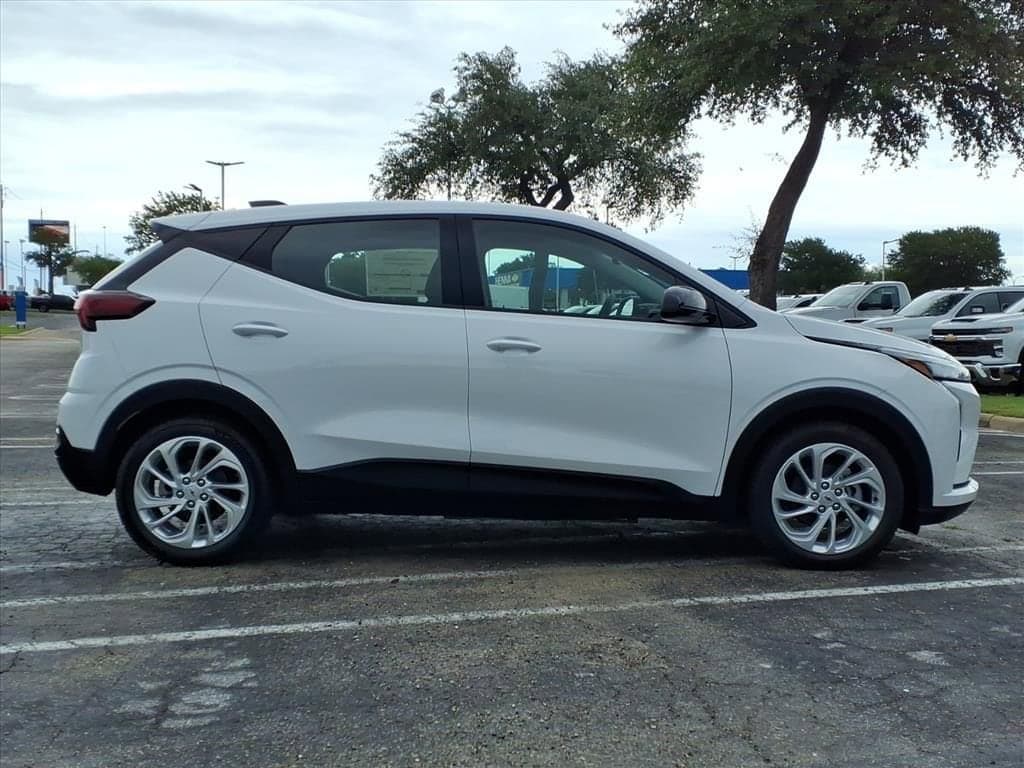 2027 Chevrolet Bolt - Image 2