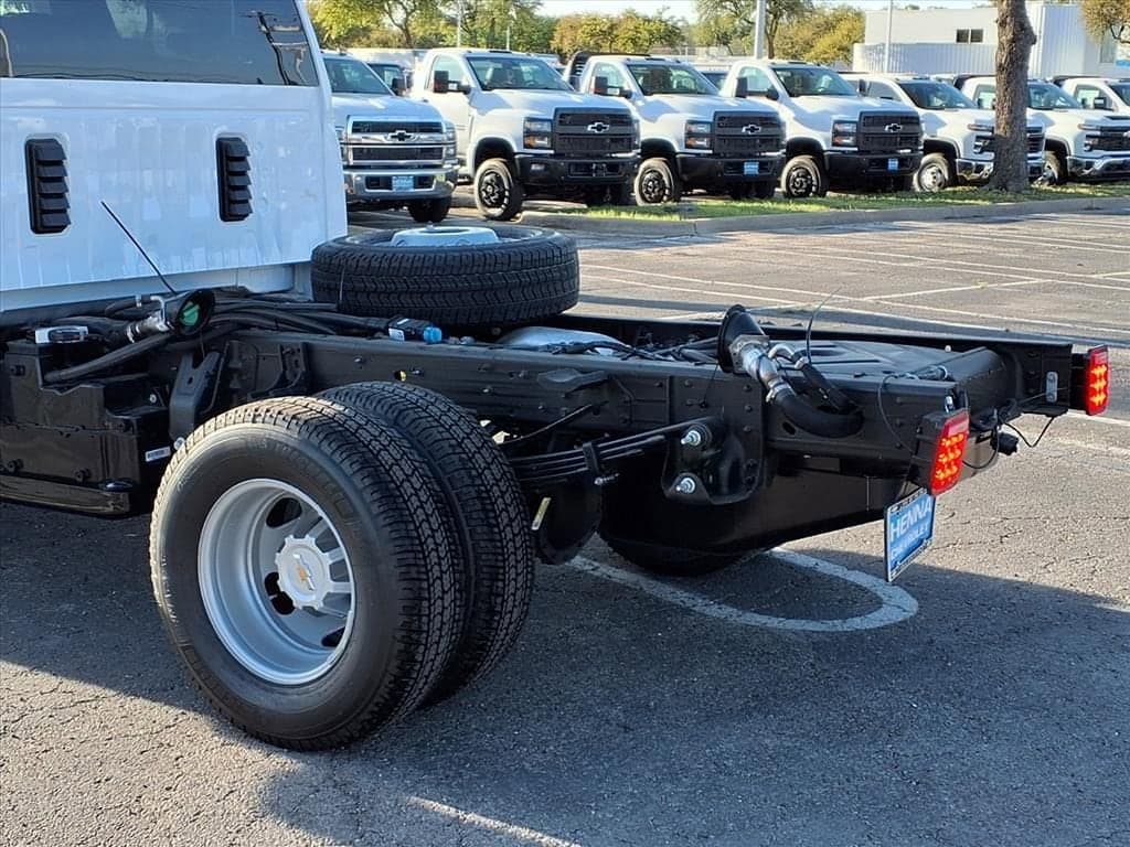2026 Chevrolet Silverado 3500 HD Chassis Cab - Image 5
