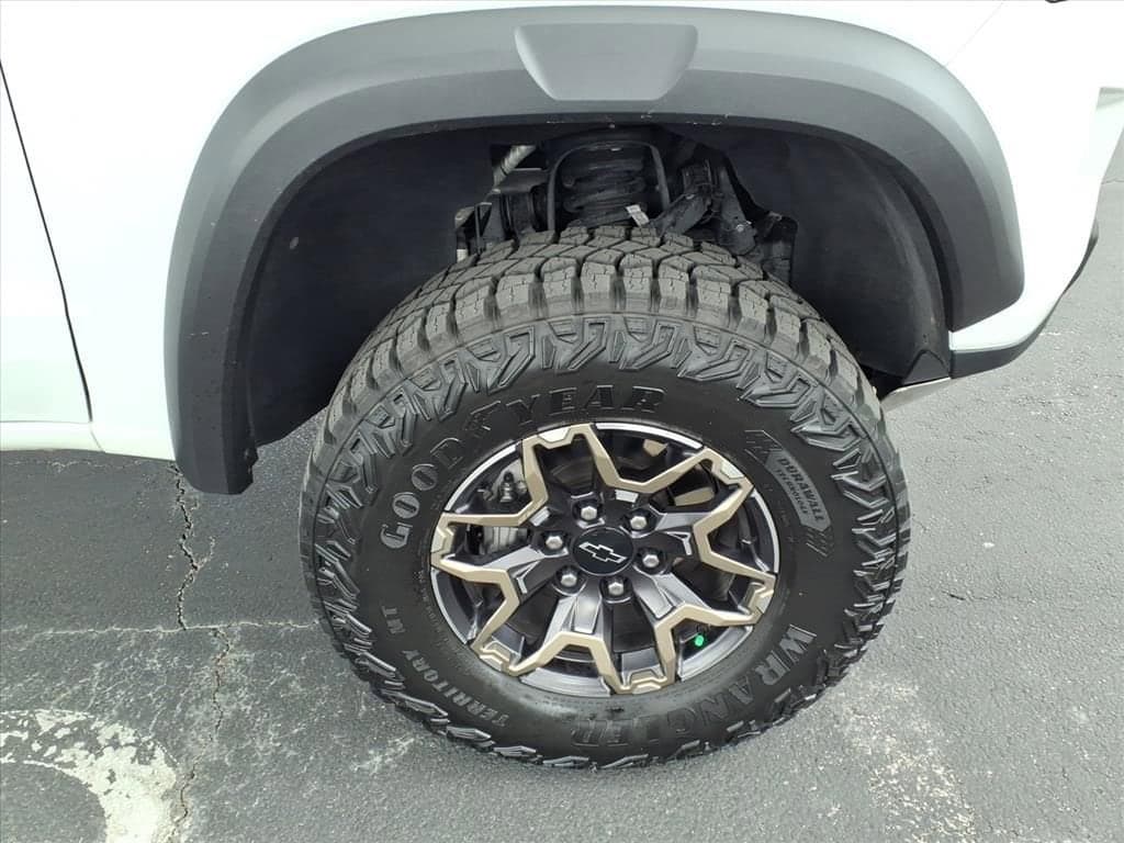 2024 Chevrolet Colorado - Image 8