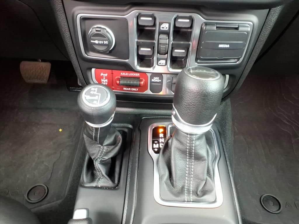 2025 Jeep Gladiator - Image 16