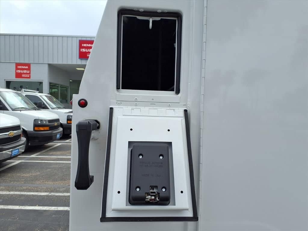 2025 Chevrolet Express Cutaway 3500 - Image 6