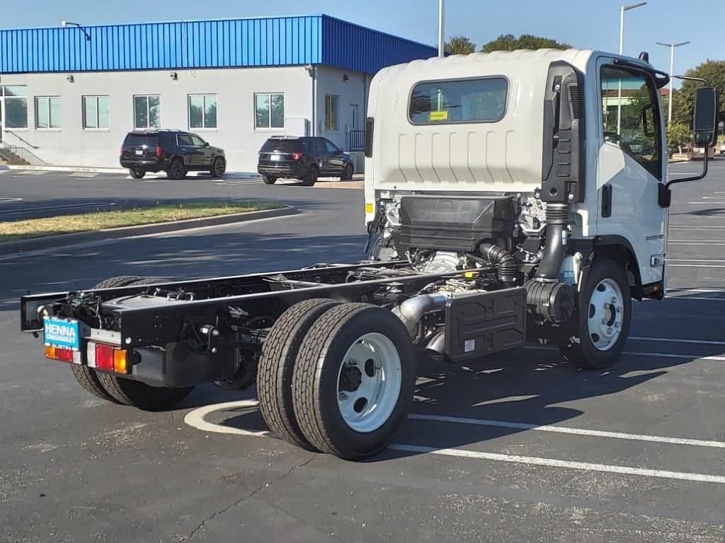 2025 Chevrolet Low Cab Forward 5500 XD - Image 4