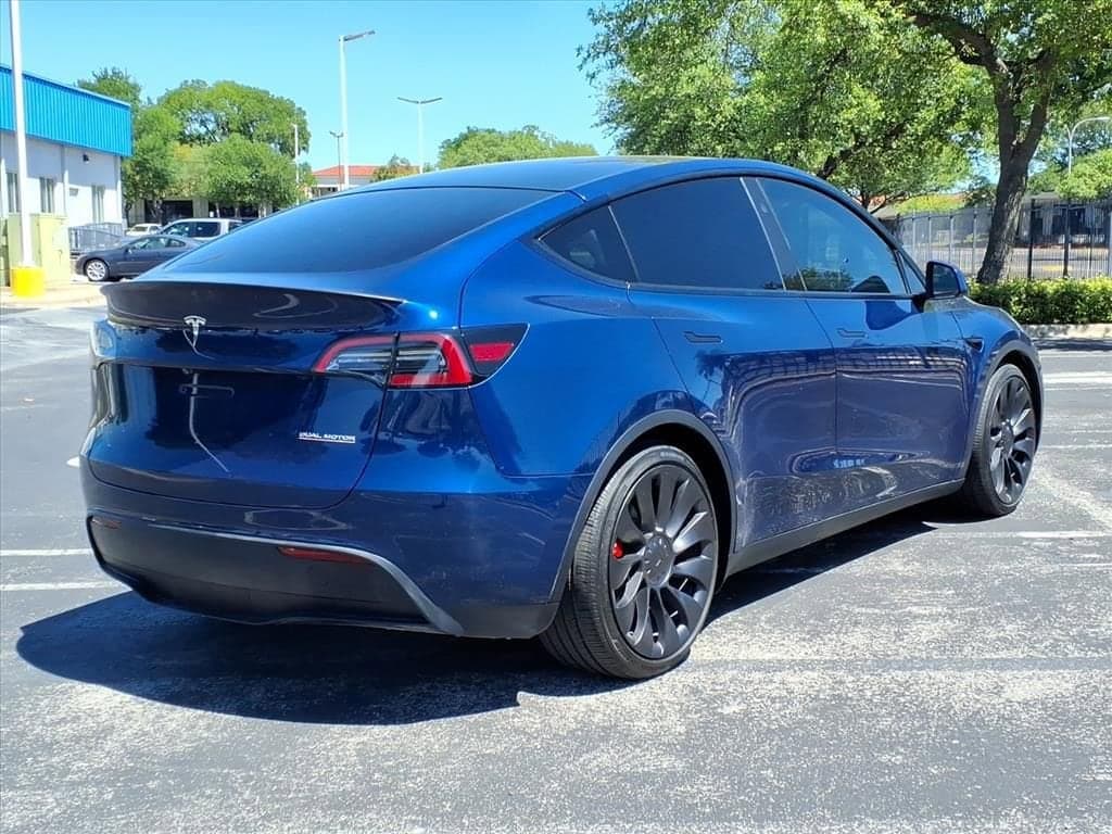2025 Tesla Model Y - Image 4