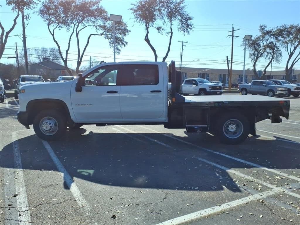 2026 Chevrolet Silverado 3500 HD Chassis Cab - Image 4