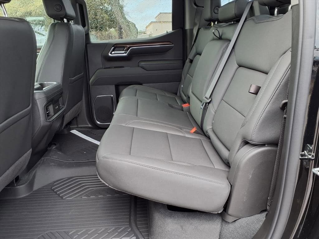 2026 Chevrolet Silverado 1500 - Image 9
