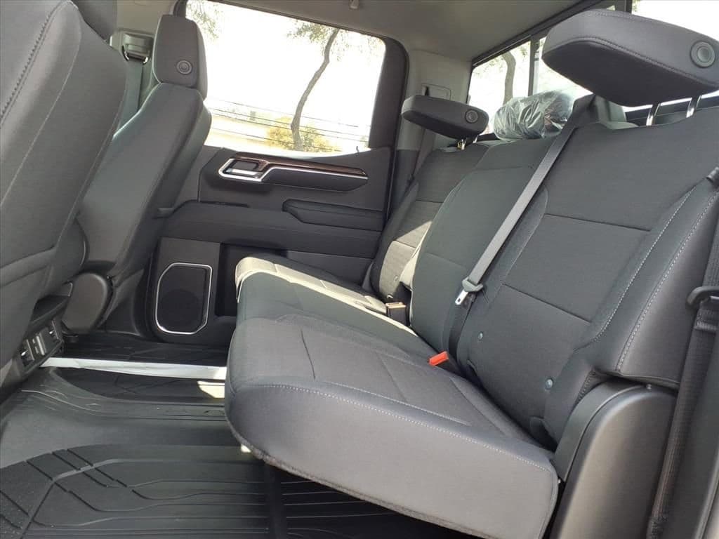 2026 Chevrolet Silverado 1500 - Image 13