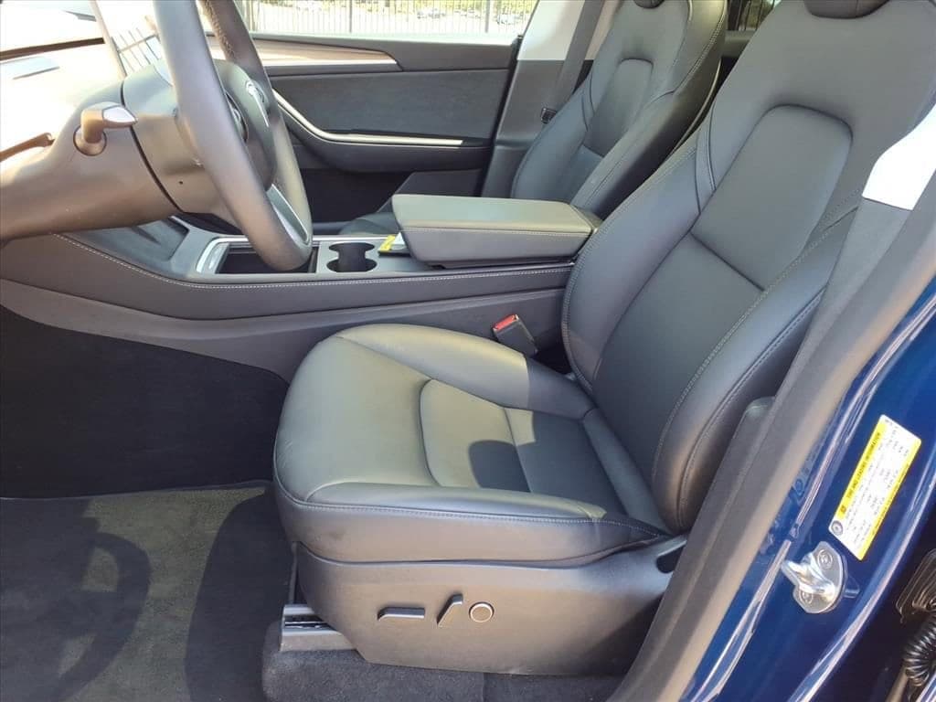 2025 Tesla Model Y - Image 13