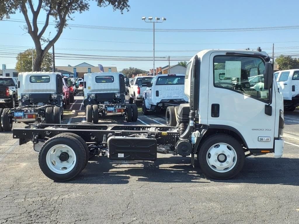 2025 Chevrolet Low Cab Forward 5500 XD - Image 3