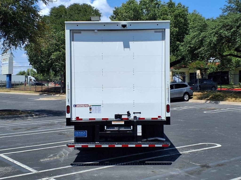 2025 Chevrolet Express Cutaway 3500 - Image 5