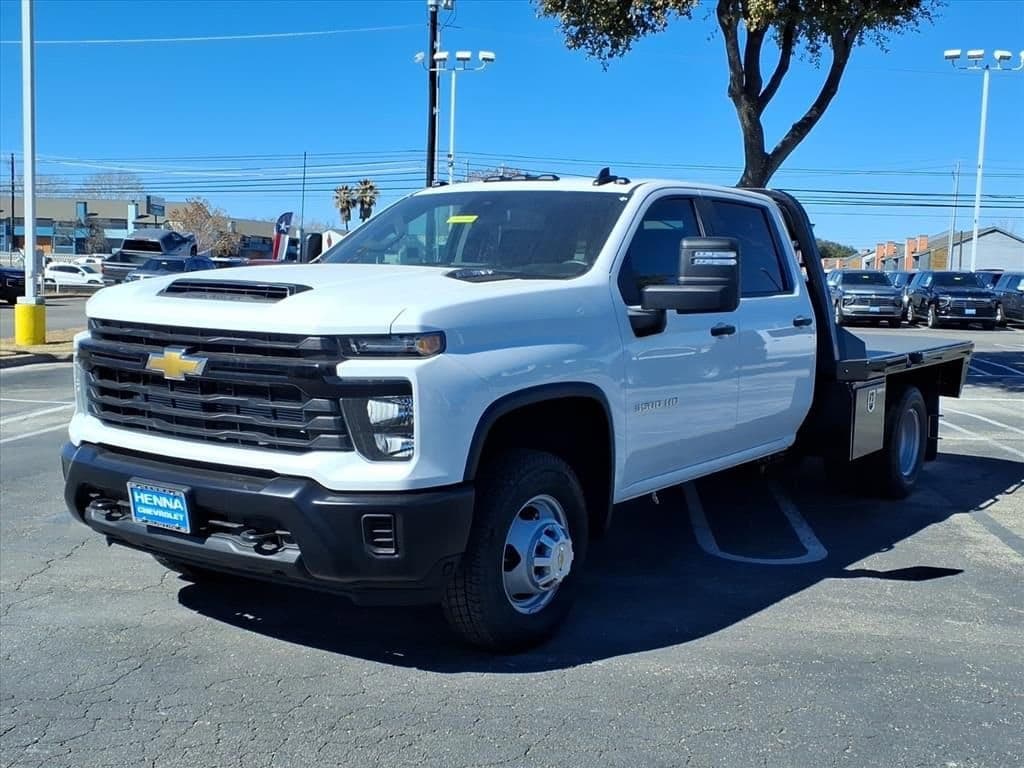 2026 Chevrolet Silverado 3500 HD Chassis Cab - Image 3