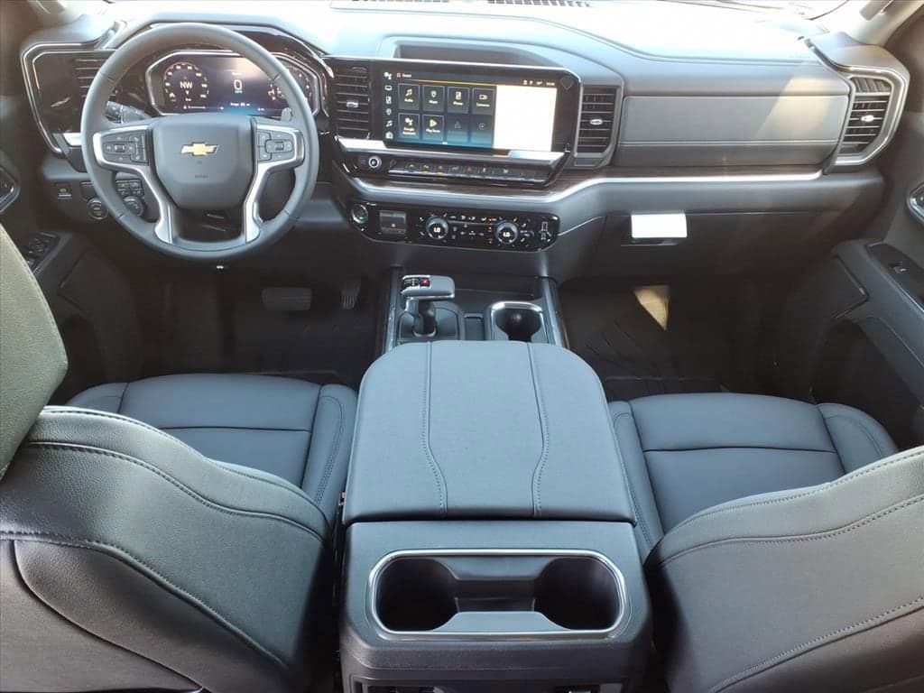 2026 Chevrolet Silverado 1500 - Image 13
