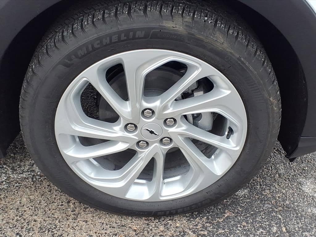 2027 Chevrolet Bolt - Image 9