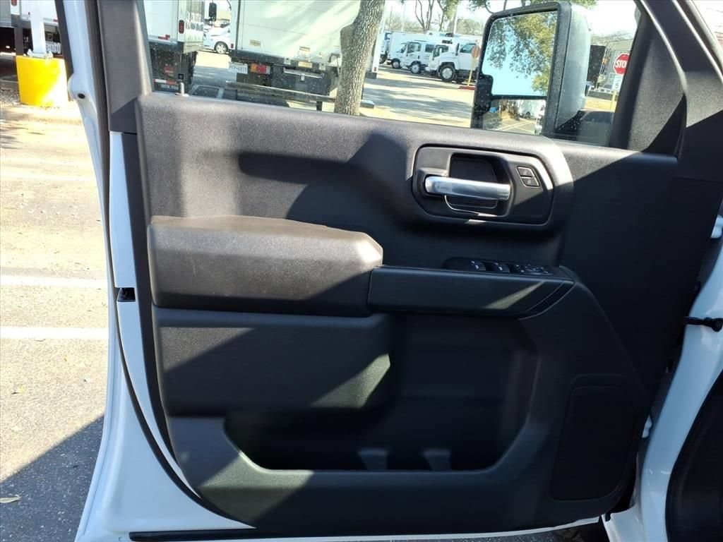2026 Chevrolet Silverado 3500 HD Chassis Cab - Image 13