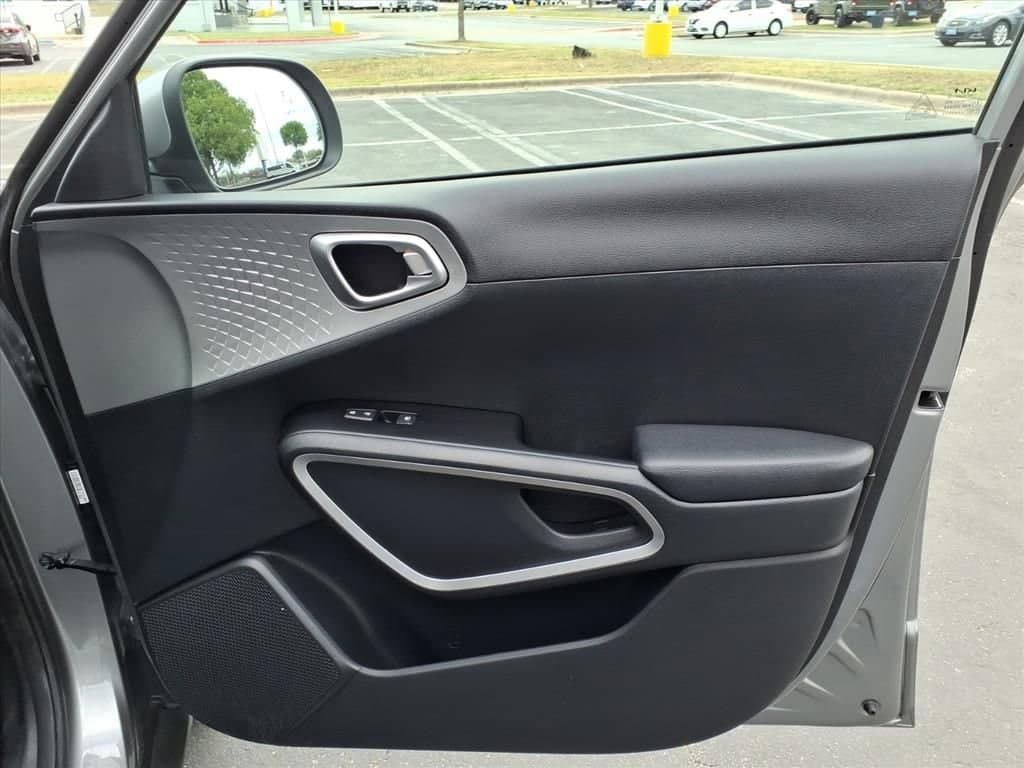 2023 Kia Soul - Image 13