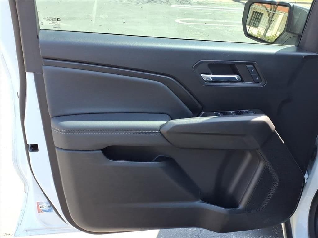 2024 Chevrolet Colorado - Image 13