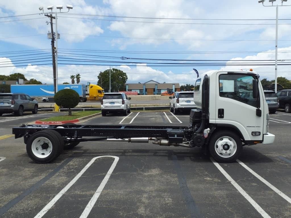 2025 Chevrolet Low Cab Forward 4500 HG - Image 3