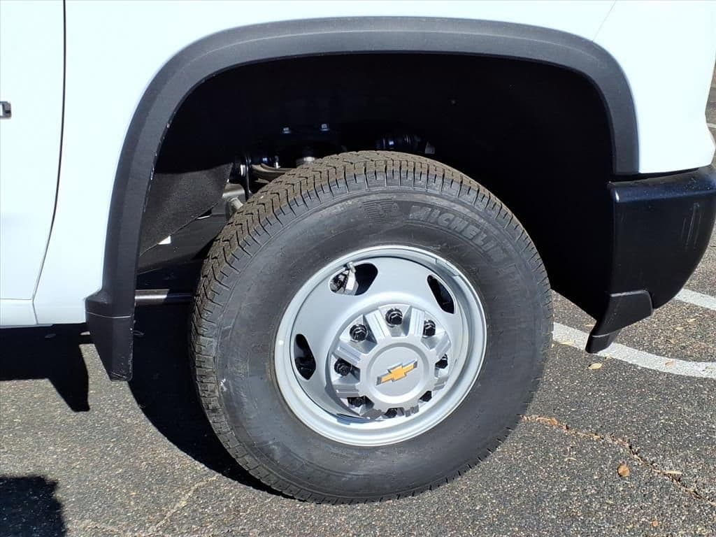 2026 Chevrolet Silverado 3500 HD Chassis Cab - Image 7