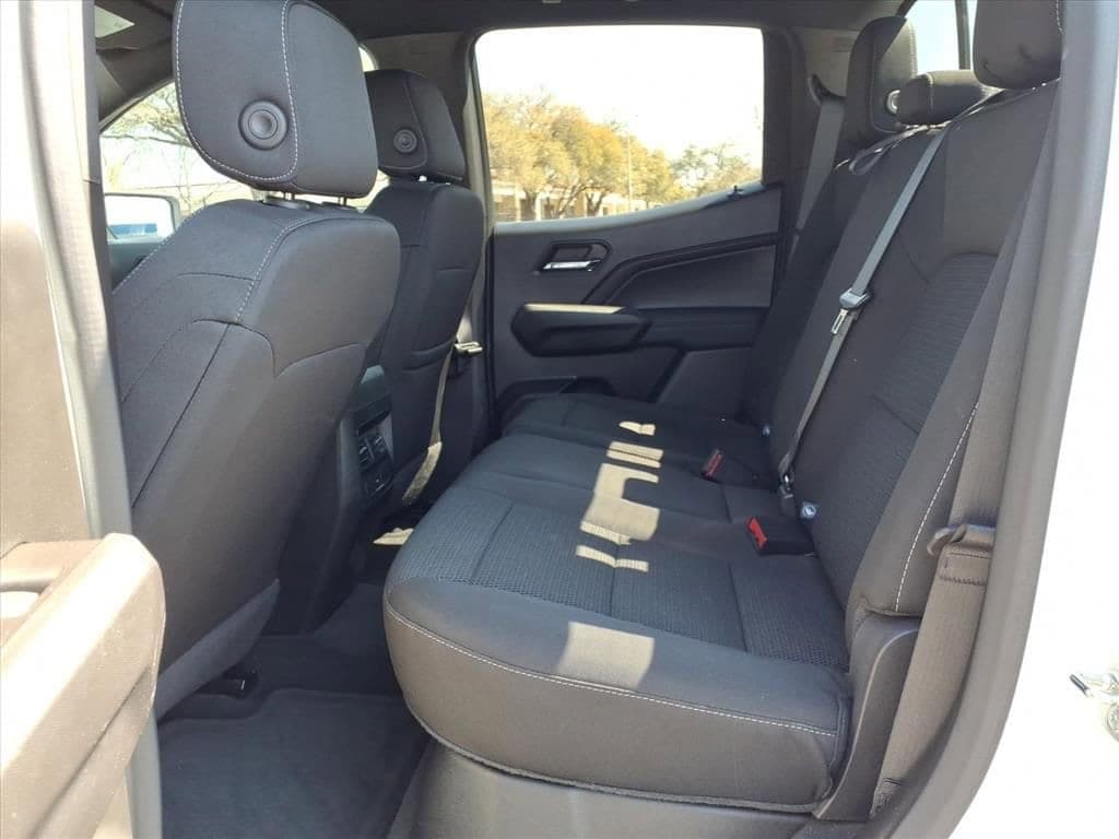 2024 Chevrolet Colorado - Image 18