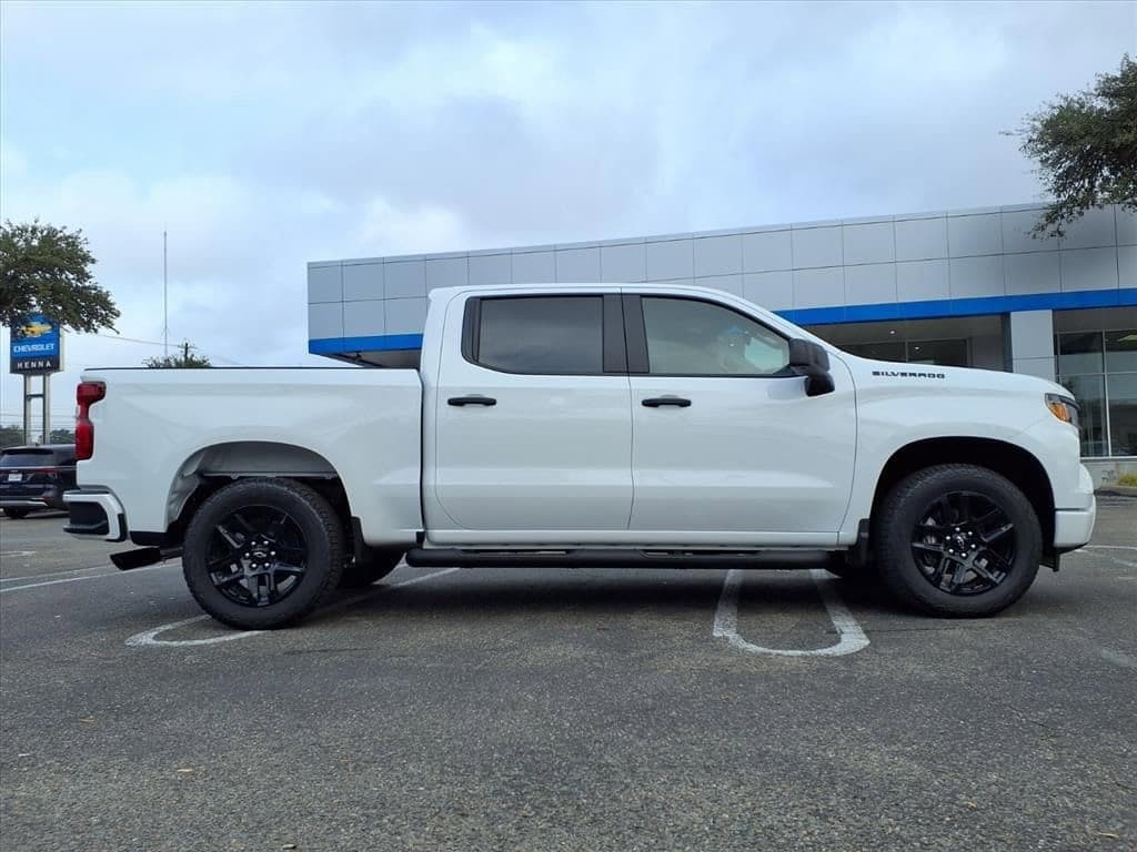 2026 Chevrolet Silverado 1500 - Image 3