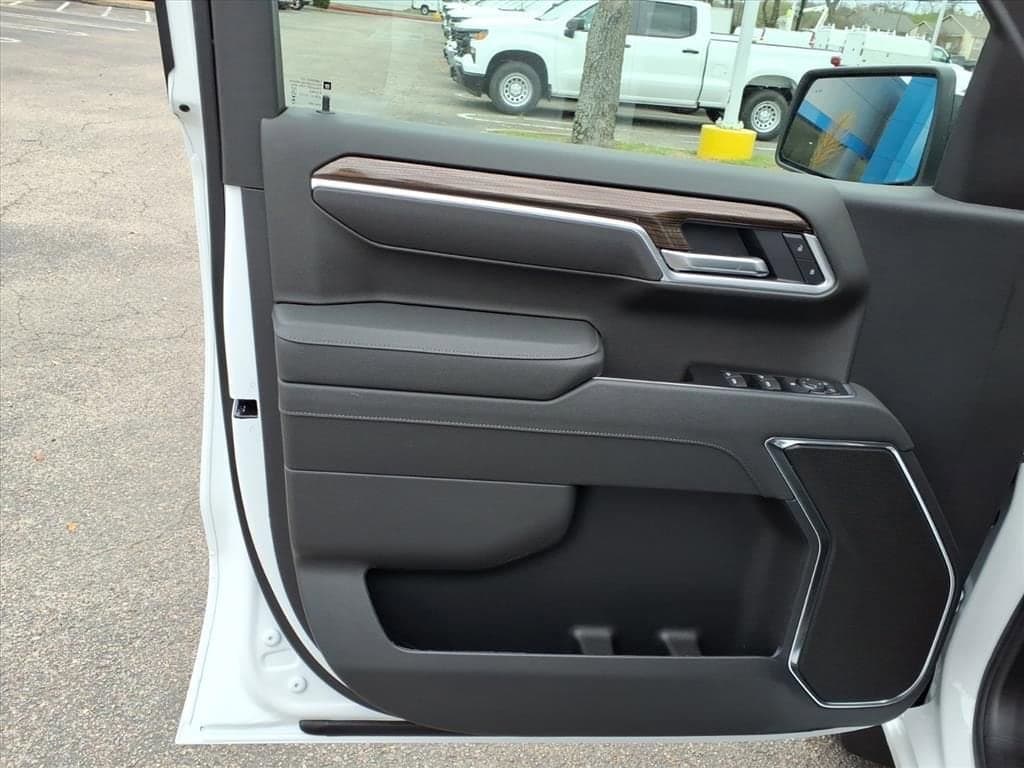 2026 Chevrolet Silverado 1500 - Image 8