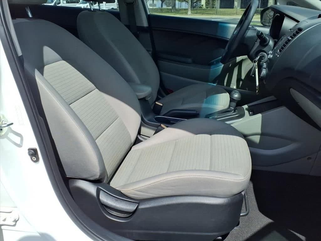 2015 Kia Forte - Image 16