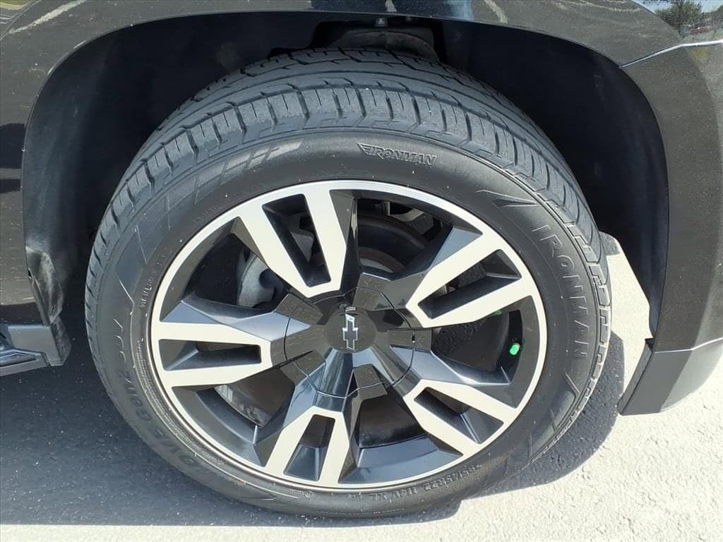 2019 Chevrolet Suburban - Image 8