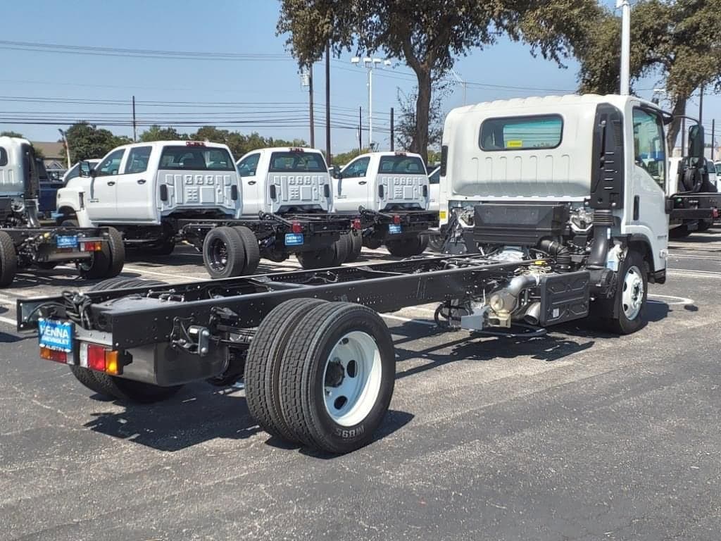 2025 Chevrolet Low Cab Forward 5500 XD - Image 4