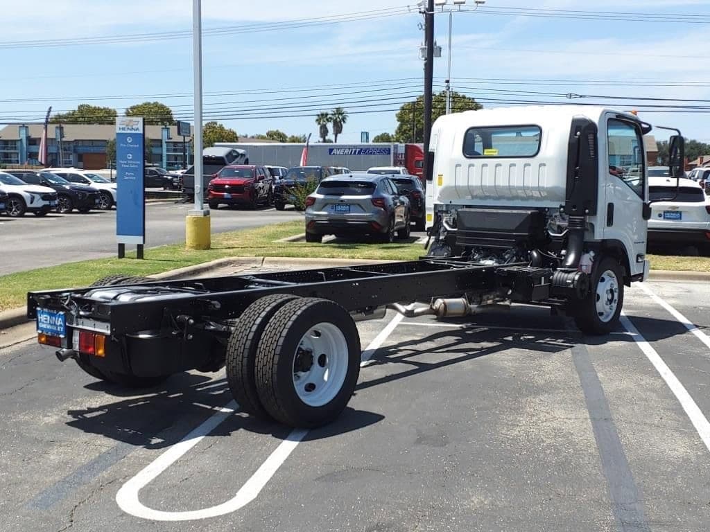 2025 Chevrolet Low Cab Forward 5500 XG - Image 4